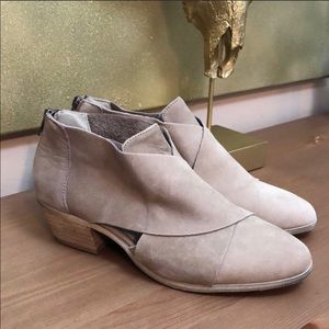 Very Volatile Los Angeles Suede Booties